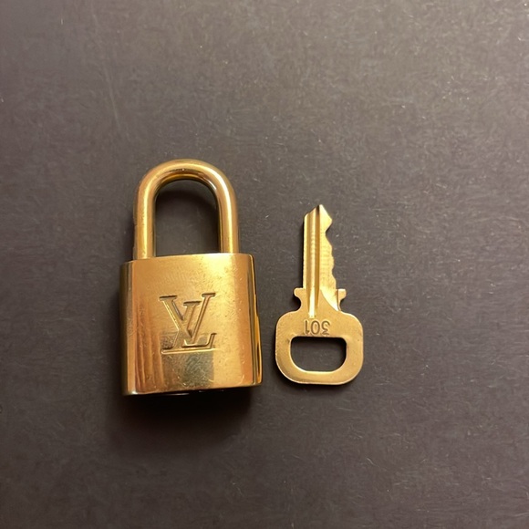 Louis Vuitton Lock and Key - Picture 5 of 5